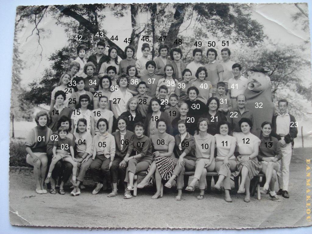 COLO LA PEYROUSE 195X 028 MONOS  1959.jpg